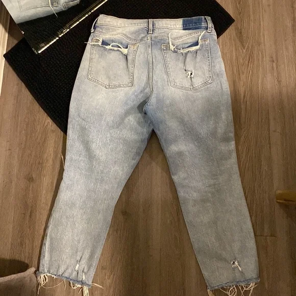 Abercrombie & Fitch Mid Rise Boyfriend Jeans - Picture 6 of 9